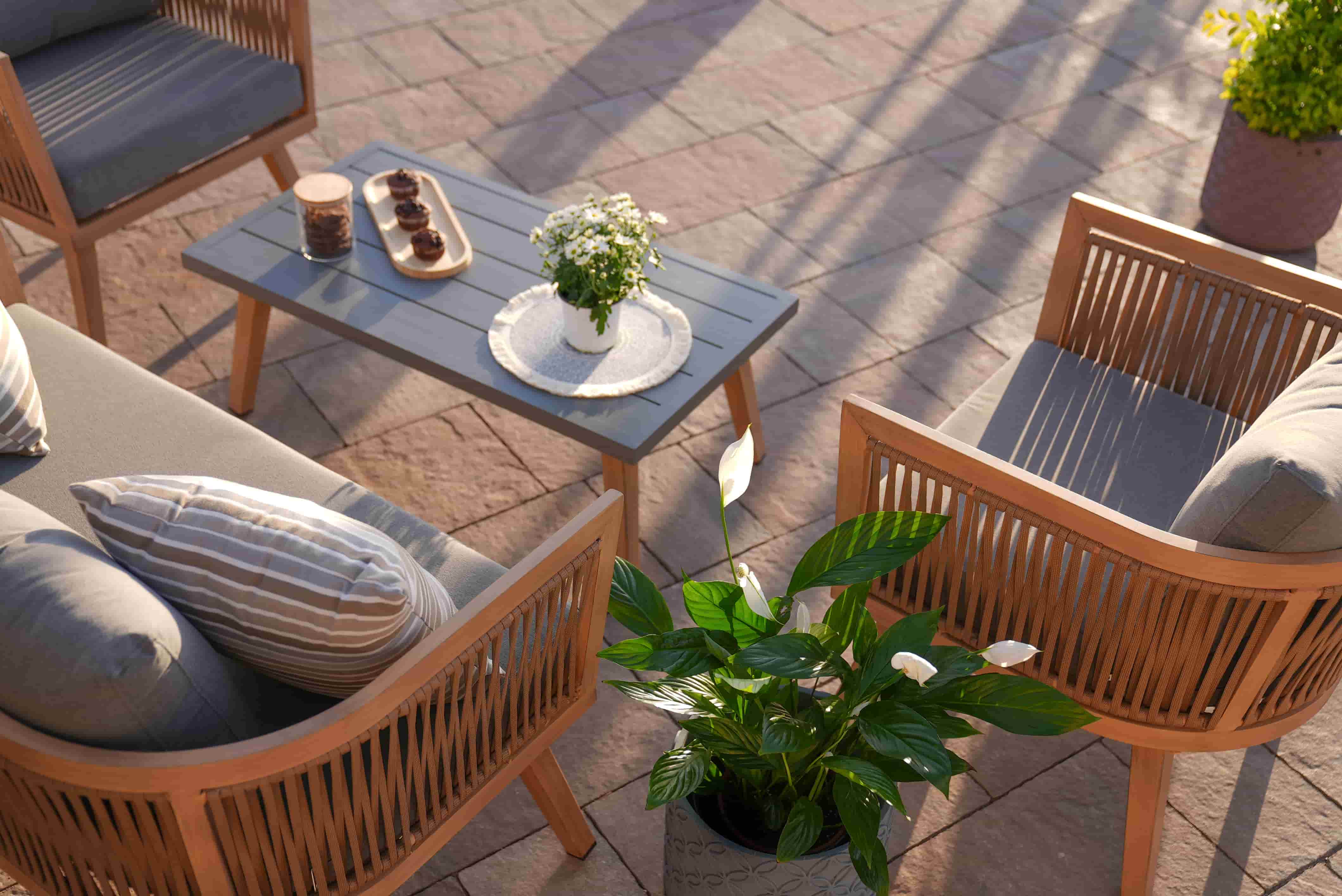 Les tendances de mobilier extérieur pour votre jardin ou balcon